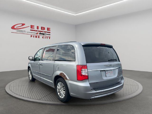 Used 2015 Chrysler Town & Country Touring-L w/ Driver Convenience Group FWD image 7