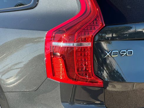 Used 2022 Volvo XC90 T8 R-Design w/ Advanced Package image 28