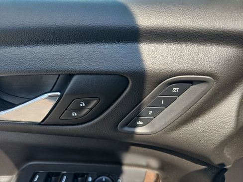 Used 2021 GMC Acadia Denali AWD/4WD image 25