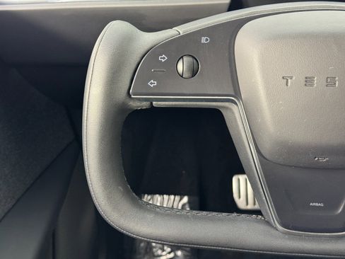 Used 2023 Tesla Model X image 19