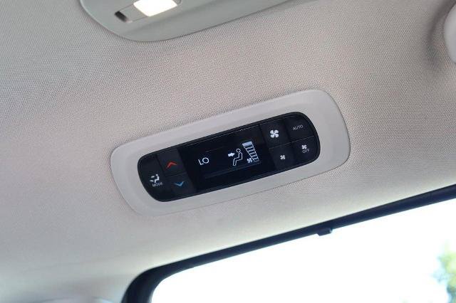 Used 2024 Chrysler Pacifica Touring-L FWD image 27
