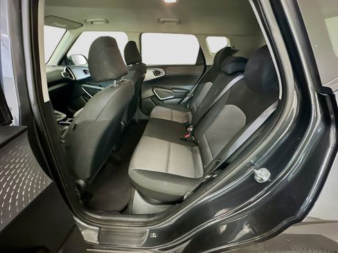 Used 2025 Kia Soul LX w/ LX Technology Package FWD image 28