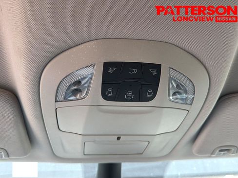 Used 2024 Chrysler Pacifica Touring-L FWD image 13
