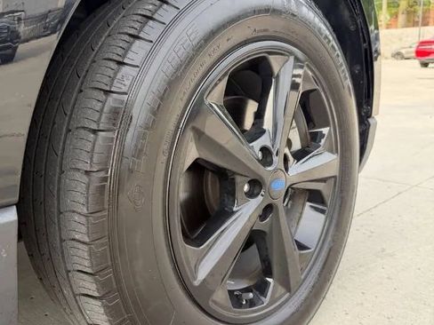 Used 2018 Ford Edge SE FWD image 9