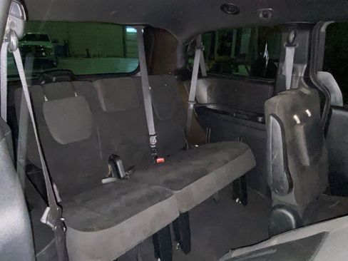 Used 2018 Dodge Grand Caravan SE image 25