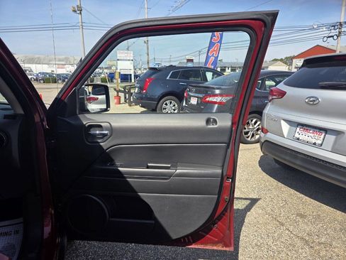 Used 2014 Jeep Patriot Latitude image 21