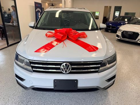 Used 2018 Volkswagen Tiguan SEL w/ 3rd Row Seat Package AWD/4WD image 13