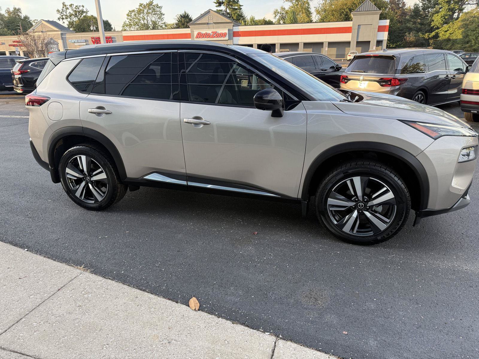 Used 2021 Nissan Rogue SL w/ Premium Package AWD/4WD image 5