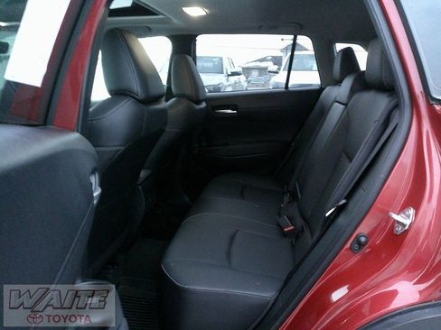Certified 2023 Toyota Corolla Cross XLE image 21