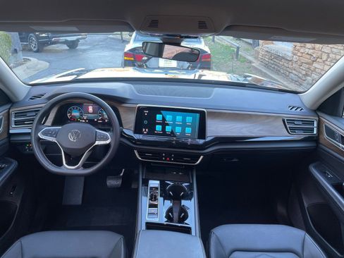 Used 2025 Volkswagen Atlas SE image 33