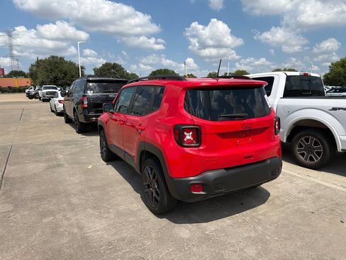 Used 2022 Jeep Renegade Latitude AWD/4WD image 4