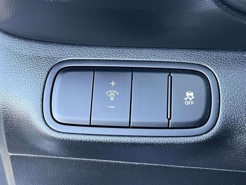 Used 2024 Hyundai Venue Limited image 23