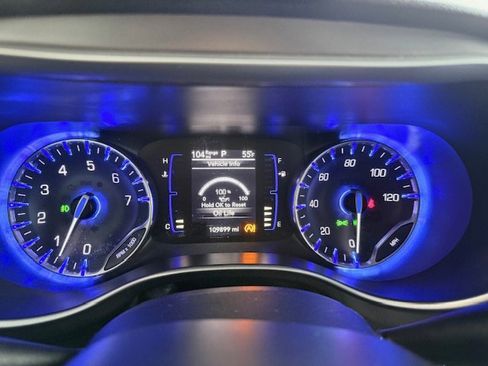 Used 2020 Chrysler Pacifica Touring-L image 24