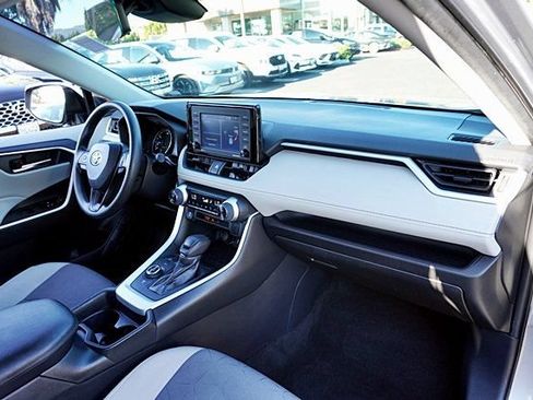 Used 2021 Toyota RAV4 XLE AWD/4WD image 12