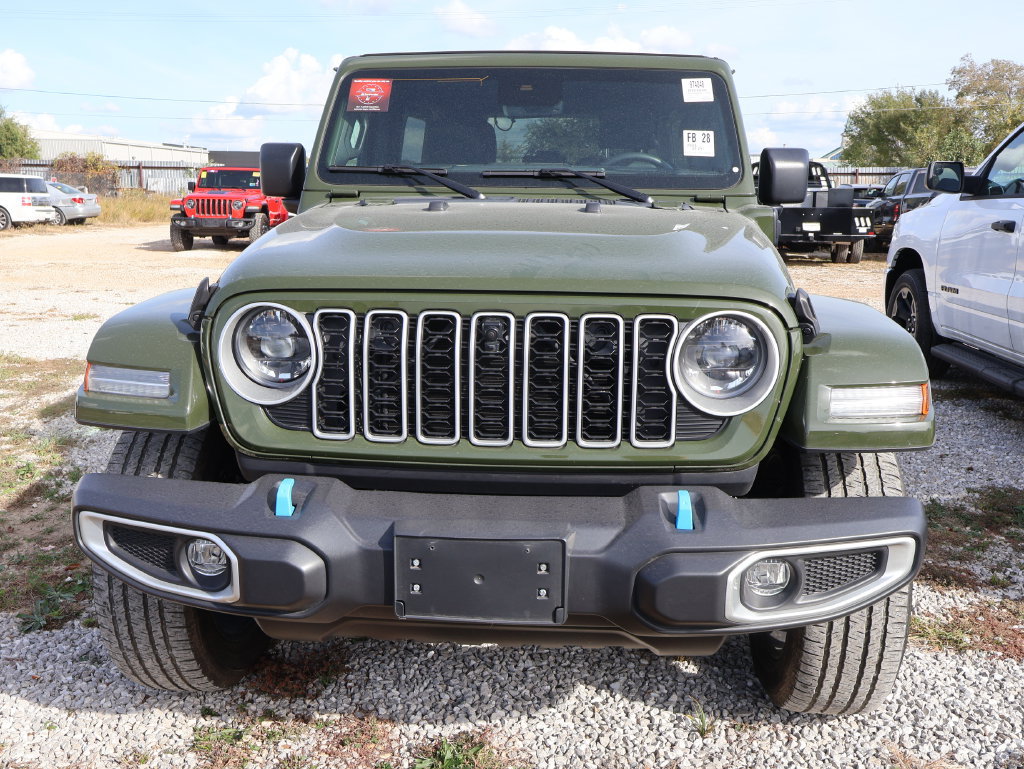 Used 2024 Jeep Wrangler Unlimited Sahara w/ Technology Group AWD/4WD image 6