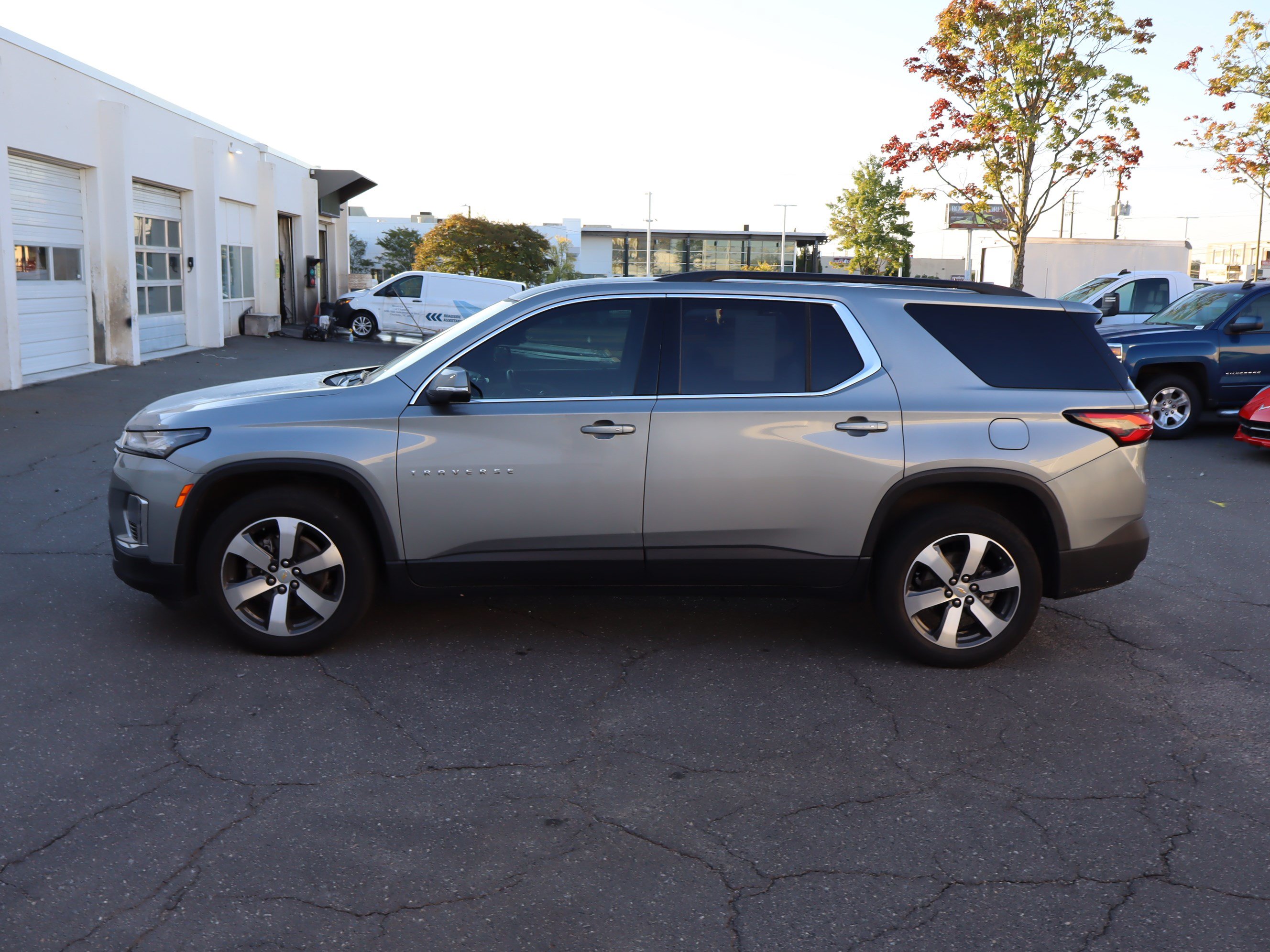 Used 2023 Chevrolet Traverse LT w/ LT Premium Package FWD image 18
