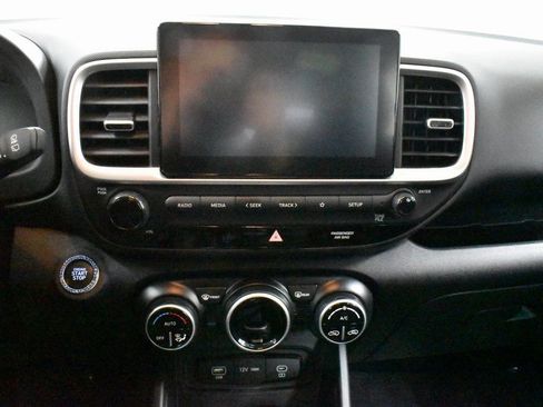 Used 2024 Hyundai Venue SEL image 22