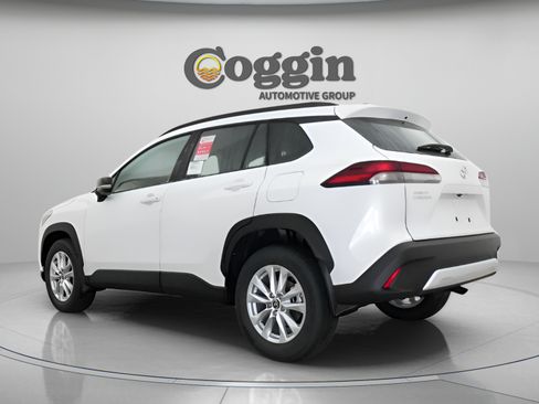 Used 2026 Toyota Corolla Cross LE FWD image 9