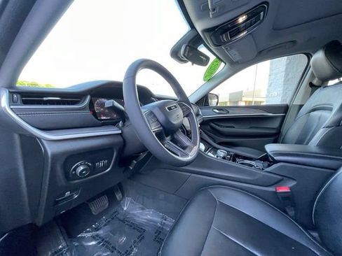 Used 2023 Jeep Grand Cherokee L Limited AWD/4WD image 11