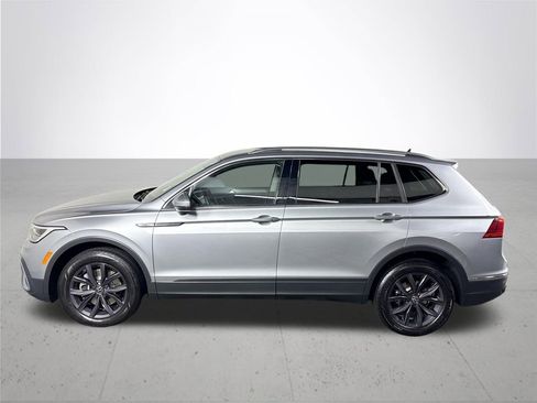 Used 2024 Volkswagen Tiguan SE image 9