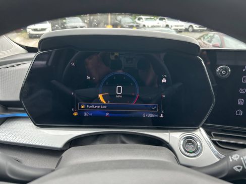 Used 2025 Chevrolet Trax LT FWD image 35
