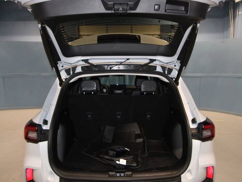 Used 2025 Ford Escape SE w/ Class II Trailer Tow Package image 40