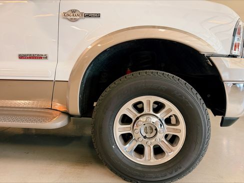 Used 2006 Ford F250 King Ranch AWD/4WD image 2