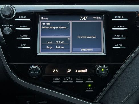 Used 2019 Toyota Camry SE w/ Convenience Package FWD image 17