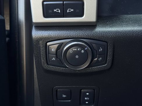 Used 2018 Ford F250 Lariat w/ Lariat Ultimate Package AWD/4WD image 24
