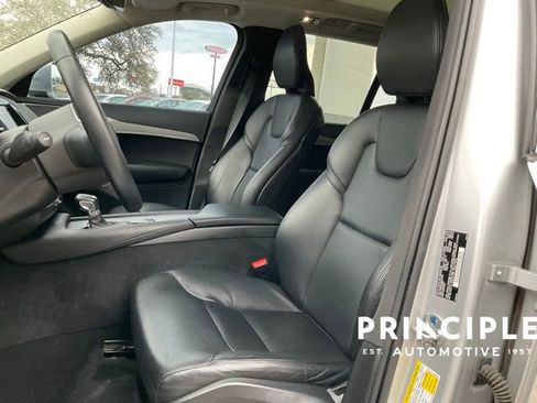 Certified 2022 Volvo XC90 T5 Momentum image 15