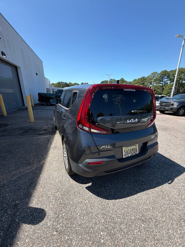 Used 2022 Kia Soul LX FWD image 13