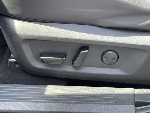 Used 2025 Nissan Rogue SV w/ SV Premium Package FWD image 27