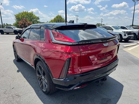 Used 2025 Cadillac Lyriq Sport AWD/4WD image 7