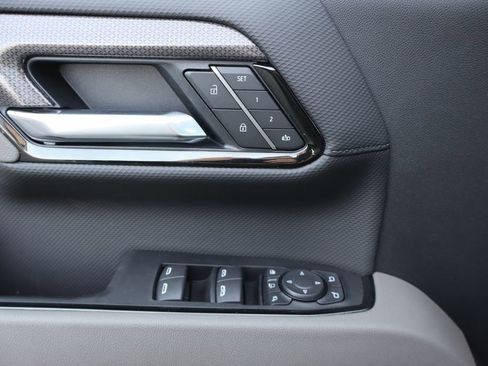 Used 2025 Chevrolet Silverado 2500 ZR2 w/ Technology Package image 7