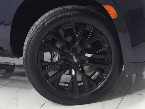 Used 2021 GMC Yukon Denali w/ Denali Premium Package image 17