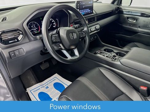 Used 2025 Honda Pilot EX-L image 11