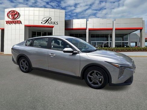 Used 2025 Kia K4 FWD image 1