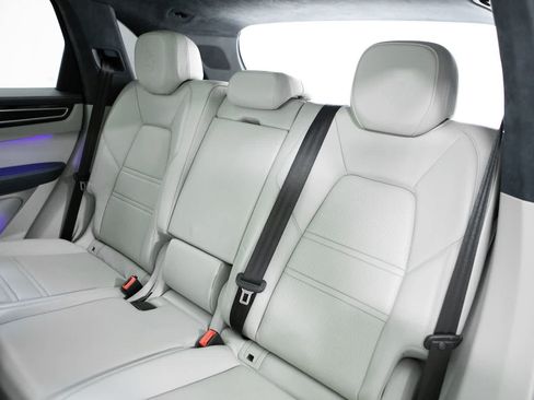 Certified 2023 Porsche Cayenne GTS w/ Premium Package Plus AWD/4WD image 36