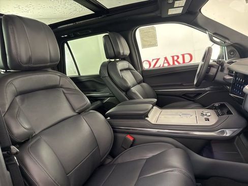 New 2025 Lincoln Navigator L Reserve w/ Jet Appearance Package image 19