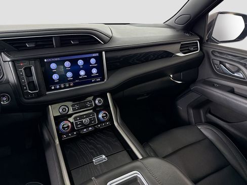 Used 2021 GMC Yukon Denali w/ Denali Premium Package image 24