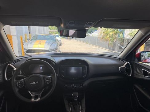 Used 2025 Kia Soul LX w/ LX Technology Package FWD image 31