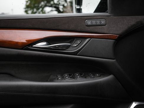 Used 2020 Cadillac Escalade ESV Premium Luxury image 22