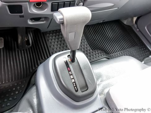 Used 2018 Isuzu NPR RWD image 13