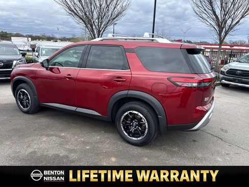 Certified 2024 Nissan Pathfinder SL image 6