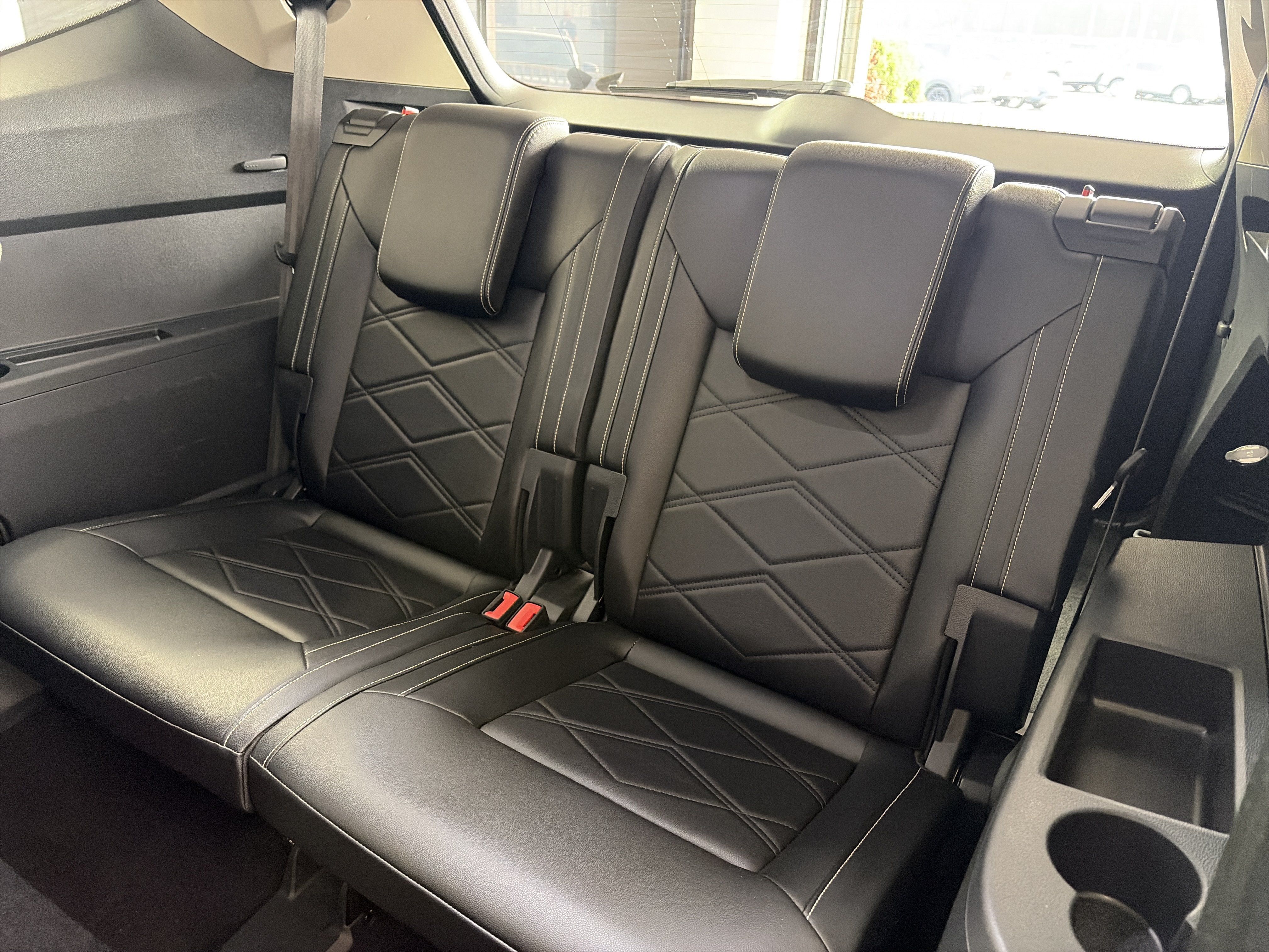 Used 2024 Volkswagen Atlas SE AWD/4WD image 8