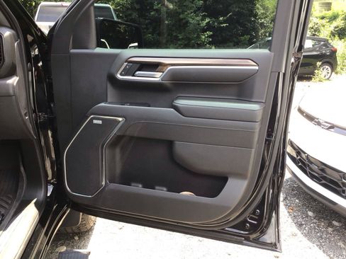 Used 2022 Chevrolet Silverado 1500 LT Trail Boss w/ LT Trail Boss Premium Package AWD/4WD image 7