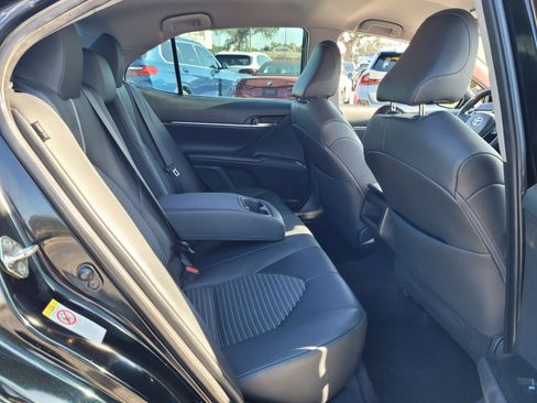 Used 2018 Toyota Camry SE image 16