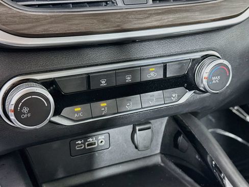 Used 2023 Nissan Altima 2.5 SV FWD image 16