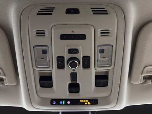 Used 2022 GMC Yukon Denali w/ Denali Ultimate Package AWD/4WD image 34