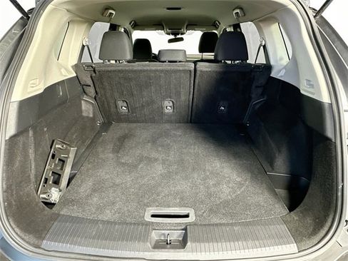 Used 2023 Nissan Rogue S image 29